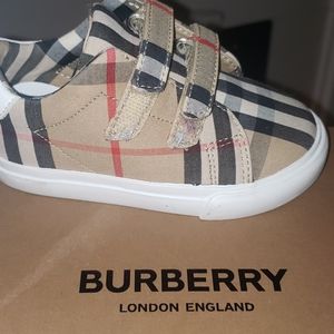 Burberry children's shoe